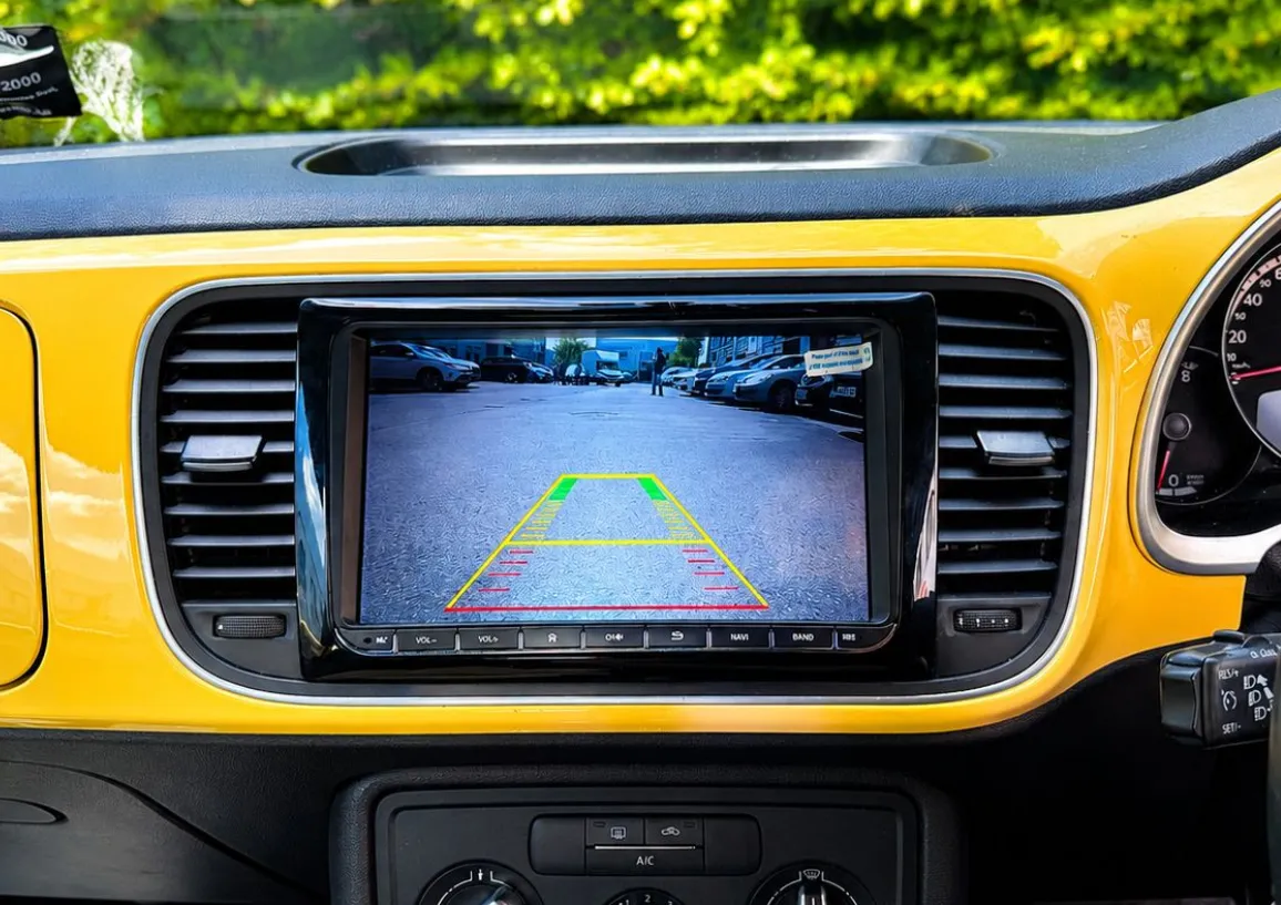 VW Beetle CarPlay installation photo