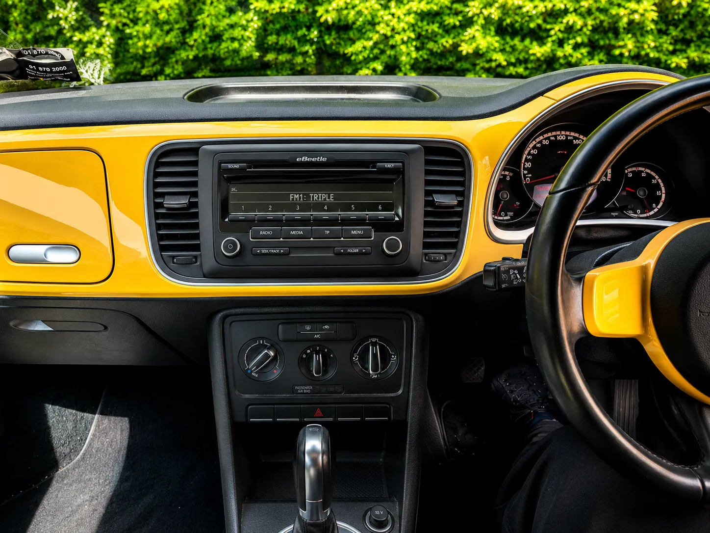 VW Beetle dashboard before CarPlay upgrade