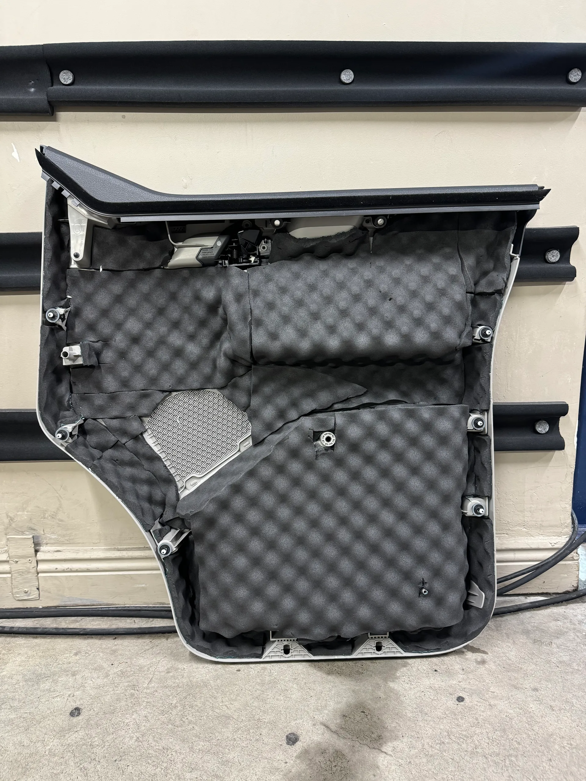Car soundproofing treatment zones